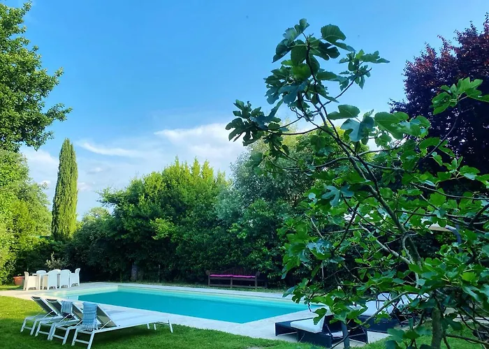 Green Escape Guesthouse With Pool In Villa